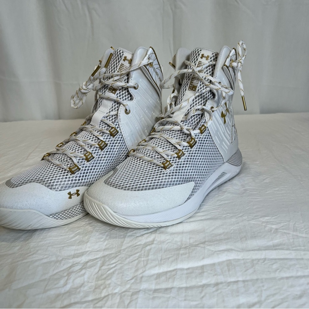 Under Armour HOVR Highlight Ace White & Gold Volleyball Sneakers New NWOB Sz 10